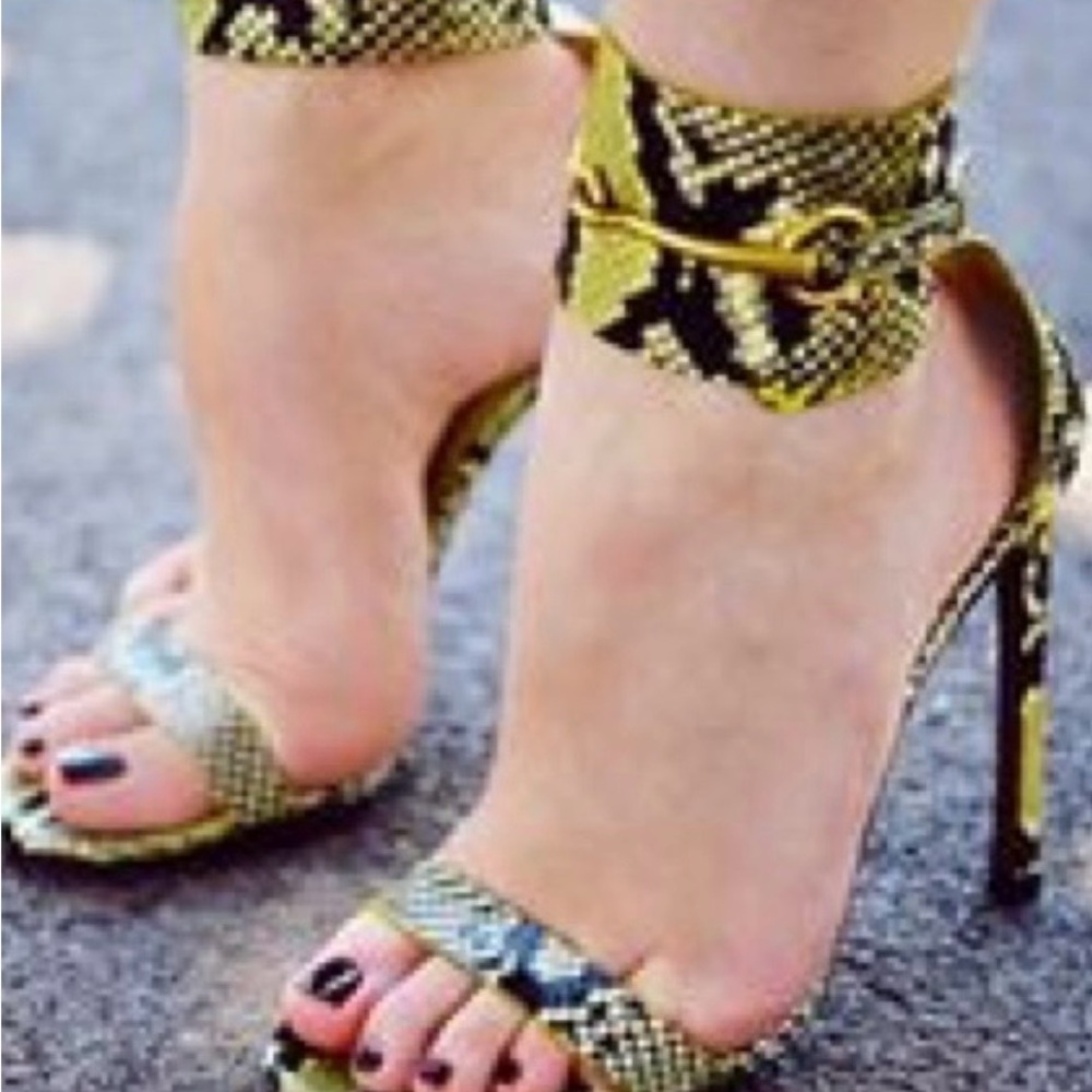 Gucci Yellow and Brown python ๐ Heels
Authentic - Picture 2 of 9